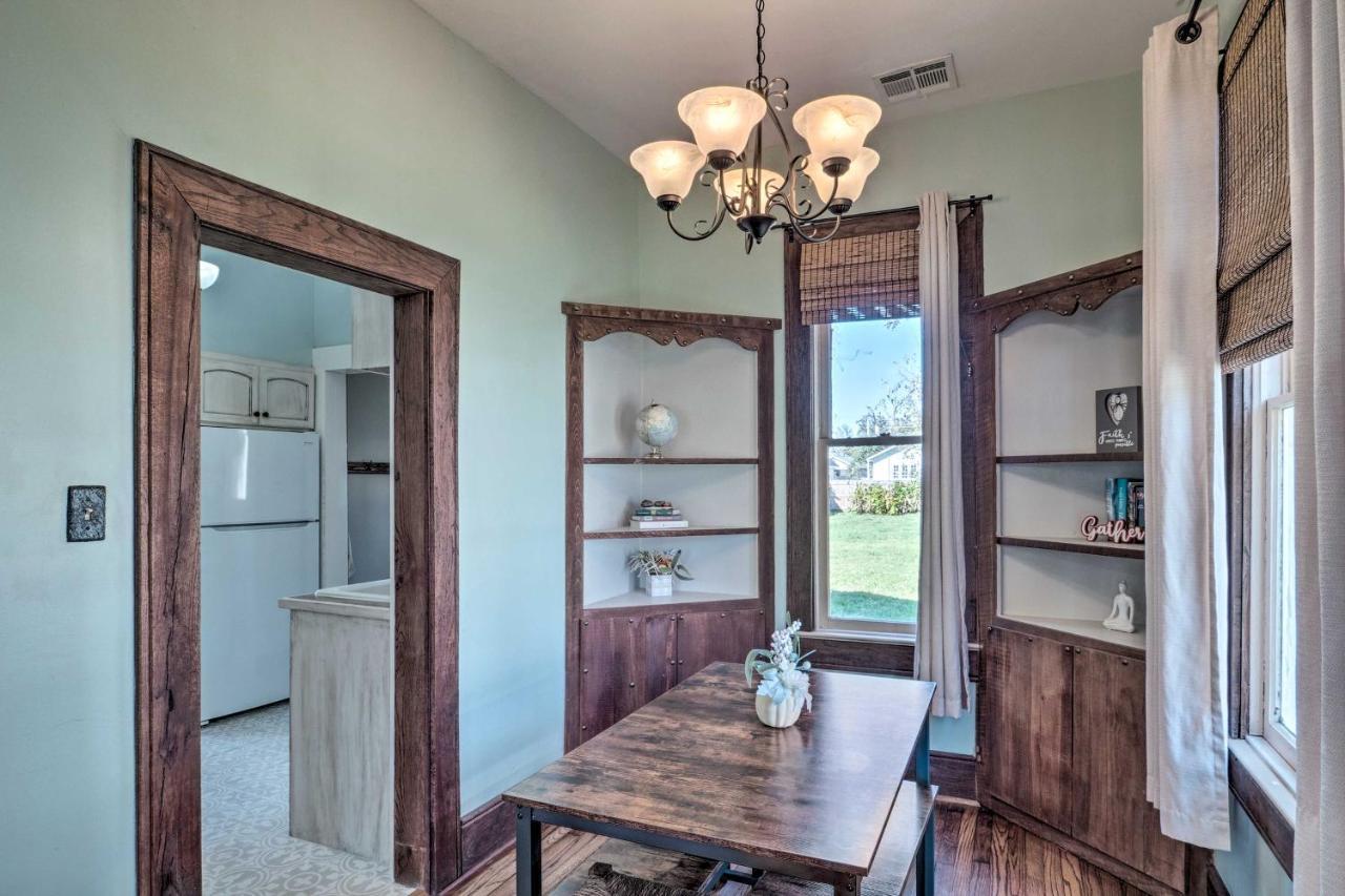 Lake Charles Cottage With Fireplace And Yard! Exterior photo