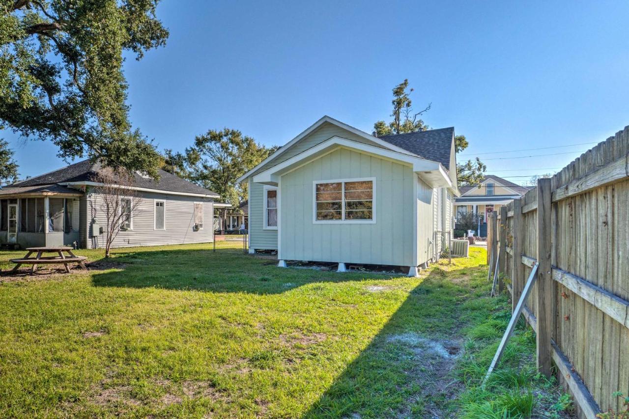 Lake Charles Cottage With Fireplace And Yard! Exterior photo